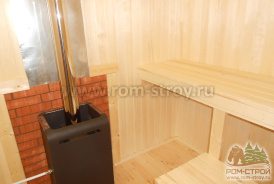 Интерьер брусовой бани 6х6, печь в парной, выносной бак