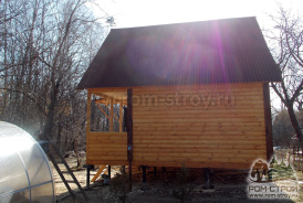 Двухэтажный дом из бруса с открытой террасой