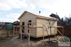 Баня 5х4 на сваях с обвязкой профтрубой, кровля Shinglas